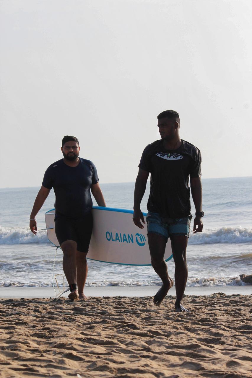 Surf lesson at Pondicherry Surf School