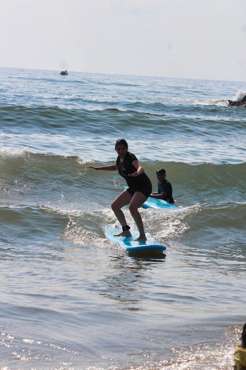Surf lesson at Pondicherry Surf School